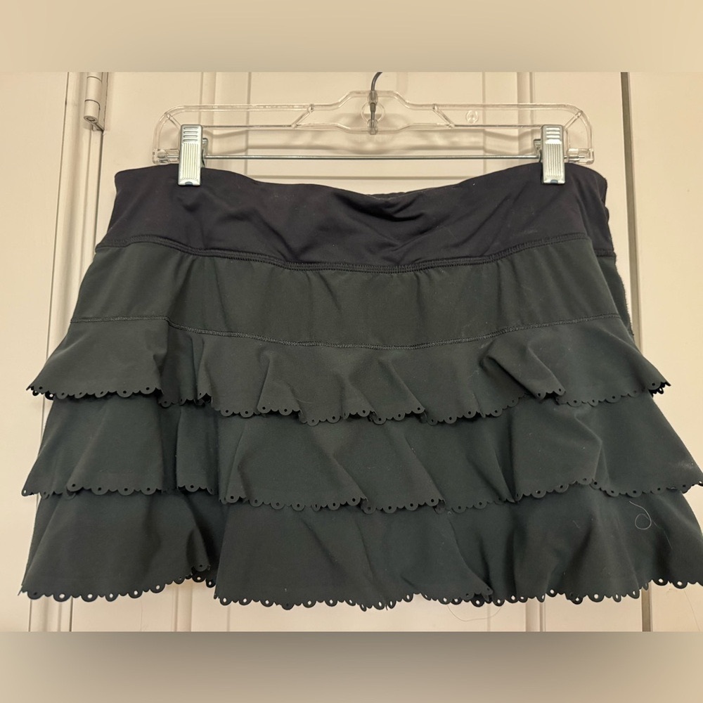 Lululemon black skirt 10